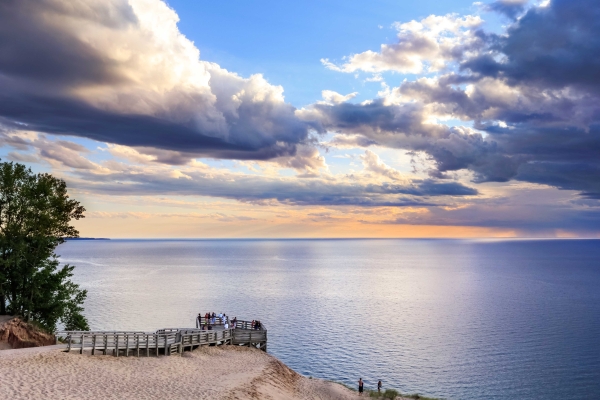 Sunset skies and a wide seascape expanse, The Lake Michigan Overlook at the Sleeping Bear Dunes National Lakeshore, Lower Peninsula, Michigan, USA